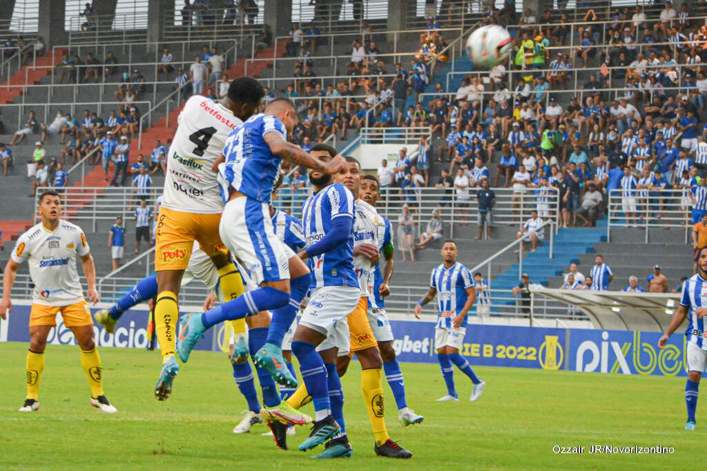 CSA sai na frente, mas deixa Grêmio empatar jogo no Rei Pelé 