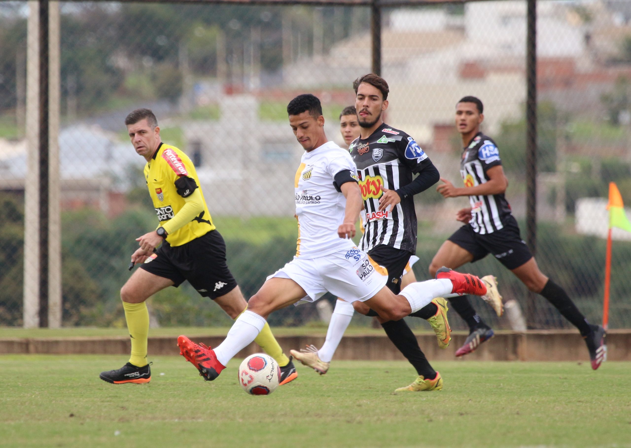 Corinthians vence o Santos e segue em busca por classificação no Campeonato Paulista  Feminino