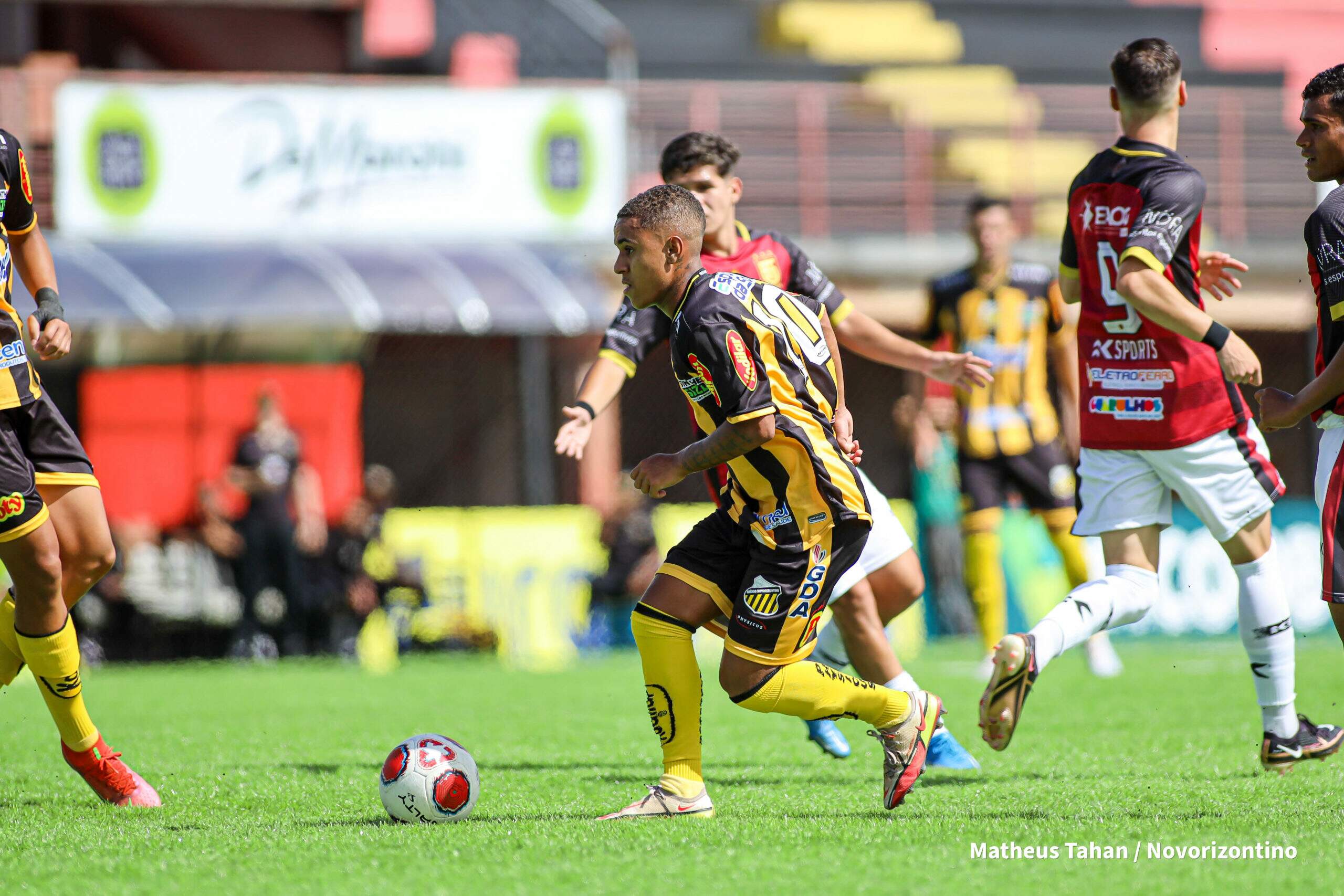 Grêmio Novorizontino on X: Fim de jogo n Castelão! 🟡⚫️ Tigre do vale  vence o Ceará e conquista a terceira vitória consecutiva no @brasileiraob !  VAMOO GREMIOOOOO #PaixãoPeloNovorizontino #EmFrenteTigreValente #Futebol # novorizontino #brasileiraoB #