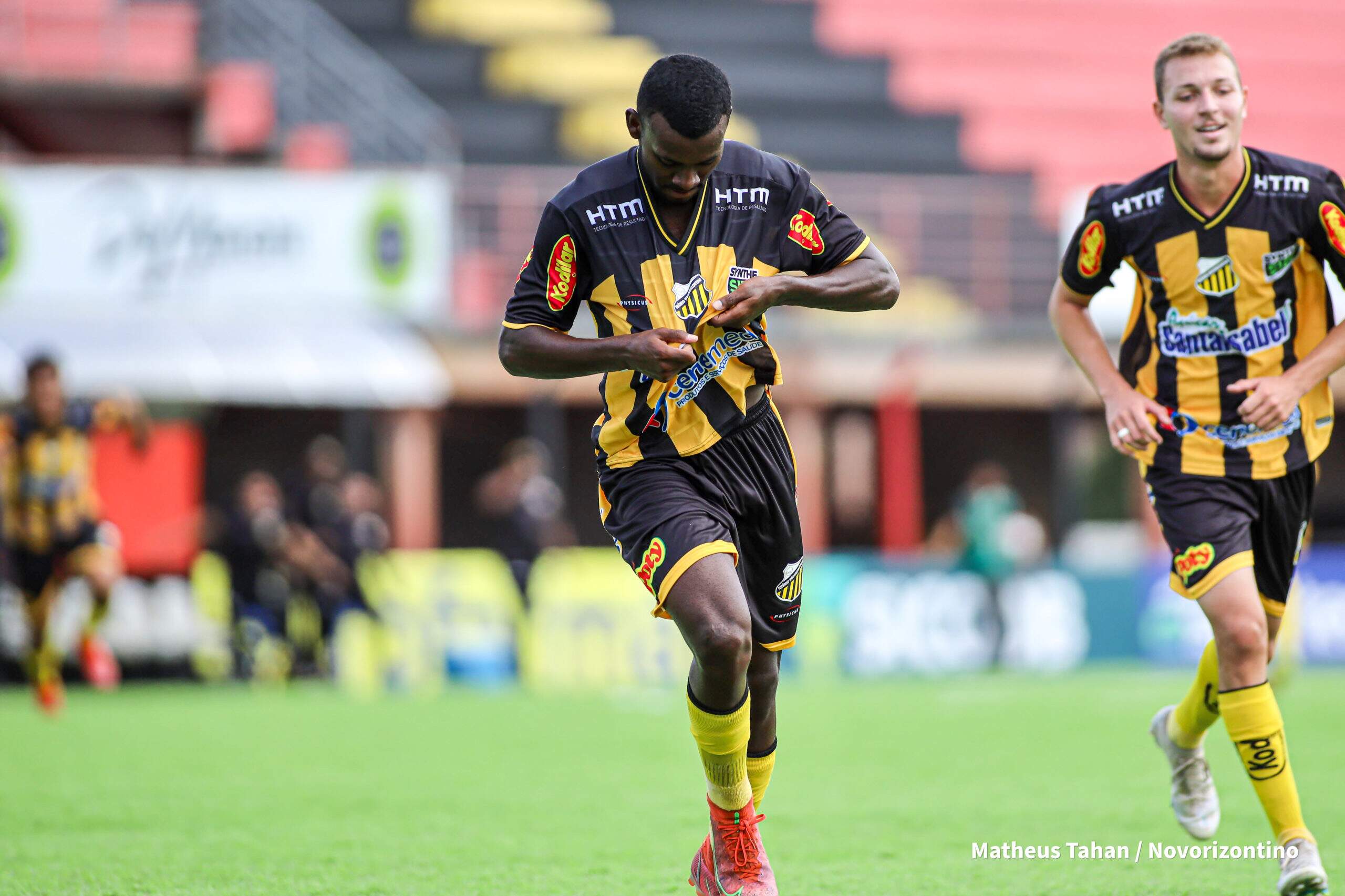 Grêmio Novorizontino on X: Fim de jogo n Castelão! 🟡⚫️ Tigre do vale  vence o Ceará e conquista a terceira vitória consecutiva no @brasileiraob !  VAMOO GREMIOOOOO #PaixãoPeloNovorizontino #EmFrenteTigreValente #Futebol # novorizontino #brasileiraoB #