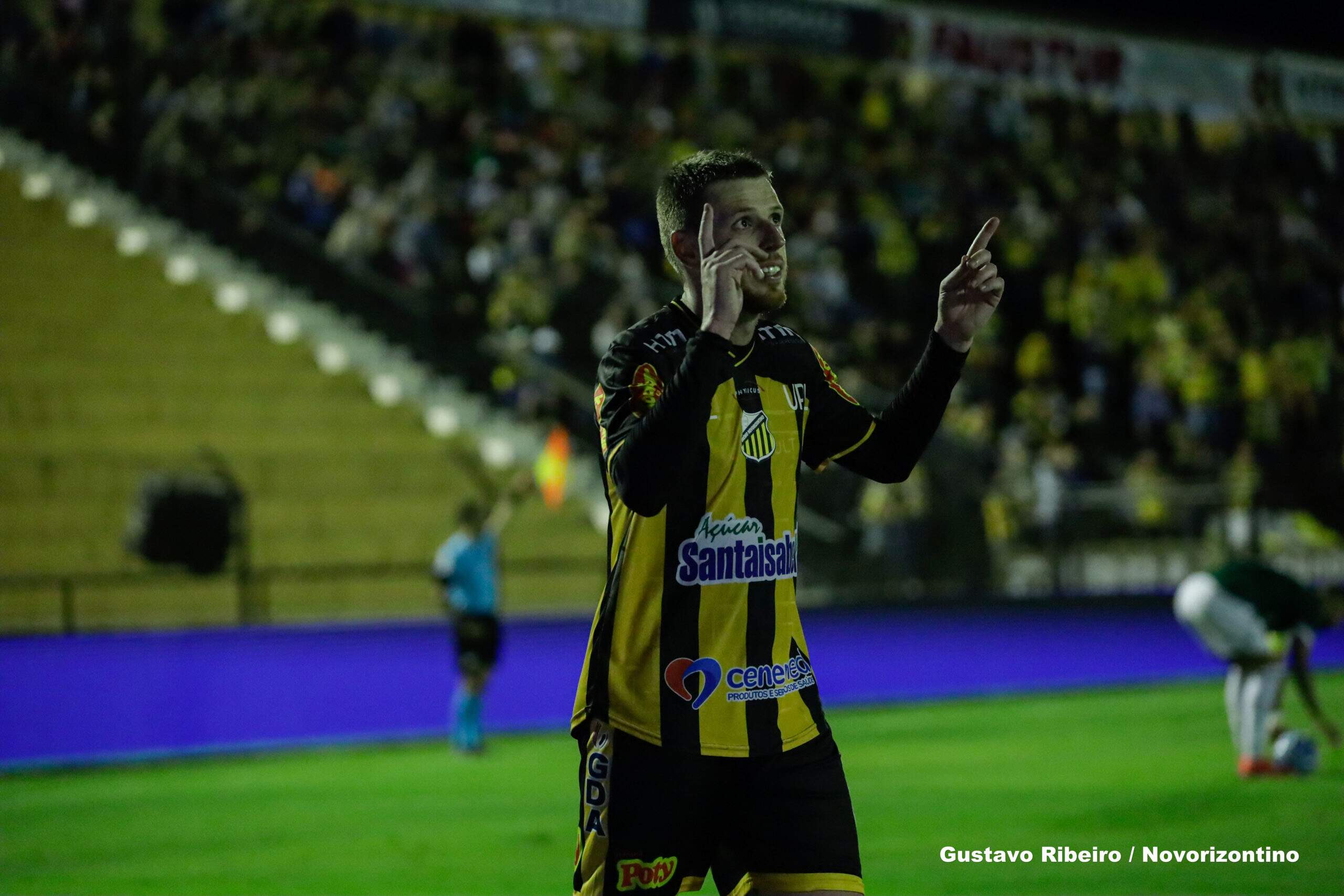 Grêmio Novorizontino on X: Fim de jogo n Castelão! 🟡⚫️ Tigre do vale  vence o Ceará e conquista a terceira vitória consecutiva no @brasileiraob !  VAMOO GREMIOOOOO #PaixãoPeloNovorizontino #EmFrenteTigreValente #Futebol # novorizontino #brasileiraoB #