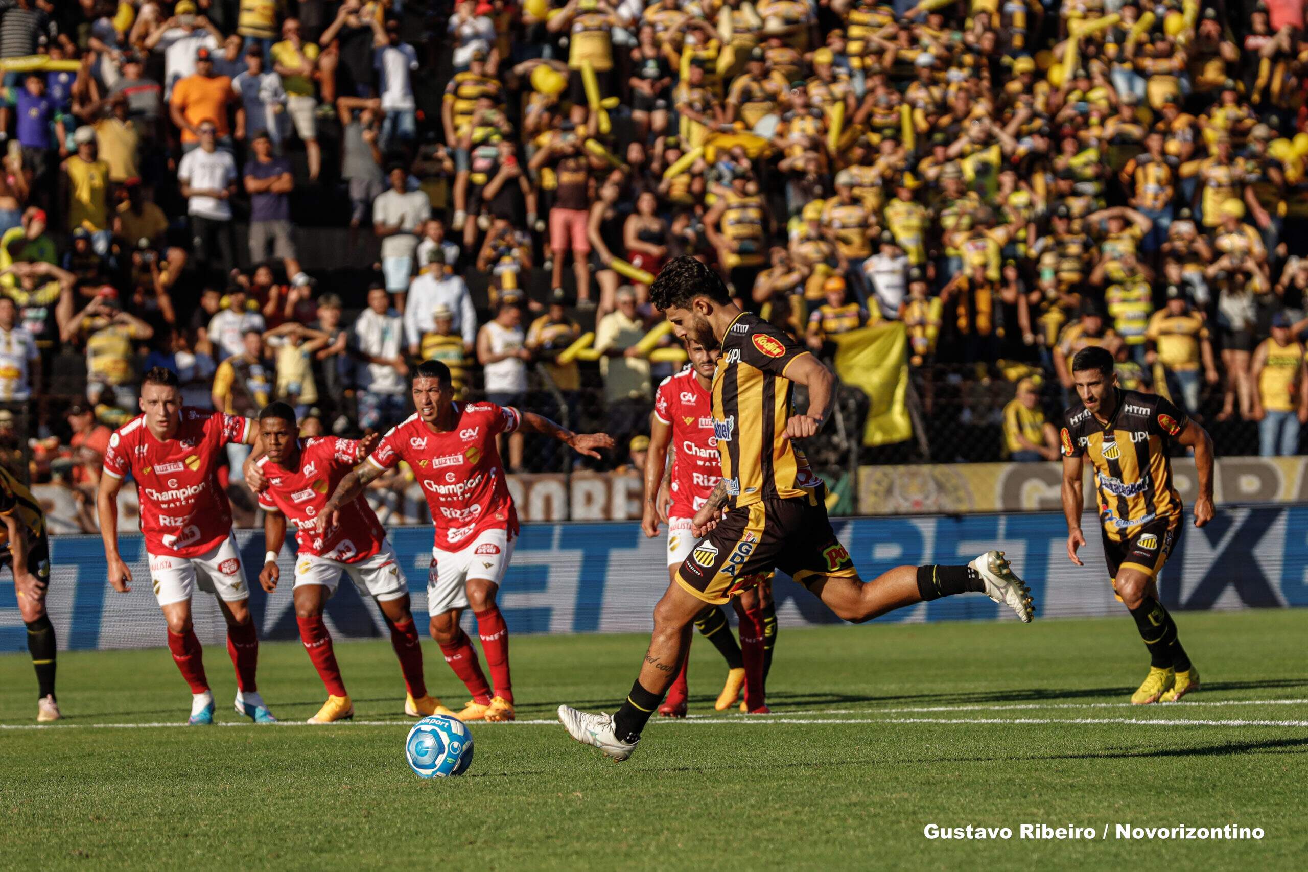 Grêmio Novorizontino on X: Fim de jogo n Castelão! 🟡⚫️ Tigre do vale  vence o Ceará e conquista a terceira vitória consecutiva no @brasileiraob !  VAMOO GREMIOOOOO #PaixãoPeloNovorizontino #EmFrenteTigreValente #Futebol # novorizontino #brasileiraoB #