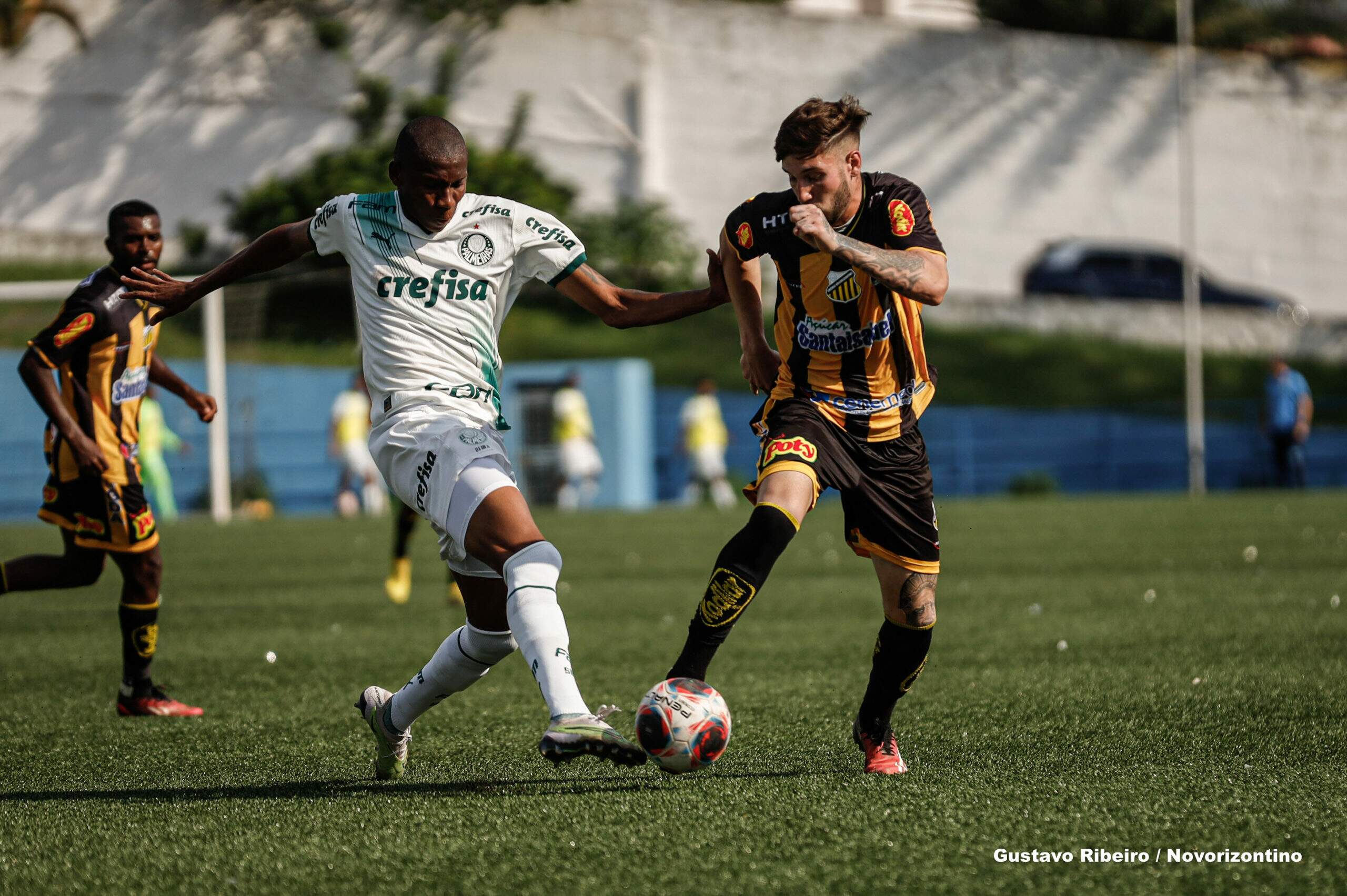 Grêmio acaba superado pelo Palmeiras no jogo de ida das quartas de